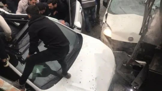 Kayganlaşan yolda feci kaza: 1'i ağır 3 yaralı