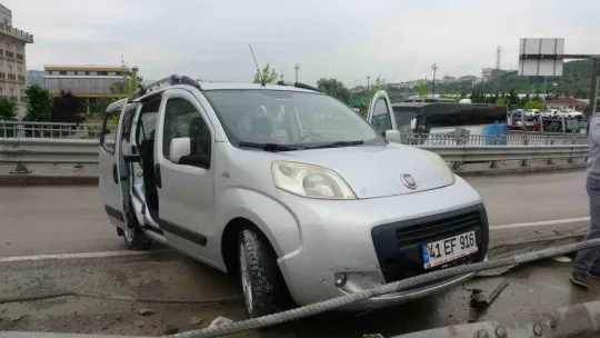 Kontrolden çıkan araç refüje çarptı: 2 yaralı