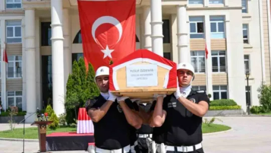 Kaymakam göz yaşları içinde son yolculuğuna uğurlandı