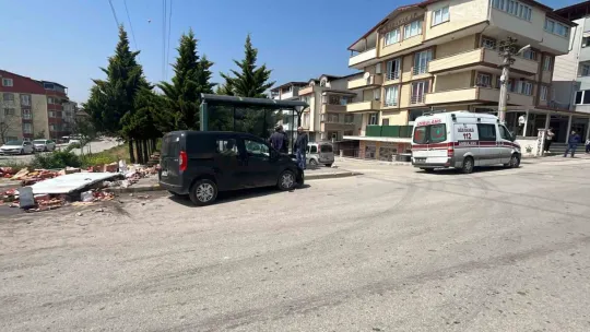 Kaza yapan araçtaki meşrubatlar yola saçıldı, bir kişi yaralandı