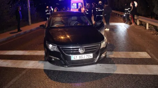 Kaza yapan otomobil köprüden uçtu