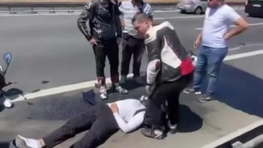 Arkadaşı bir an olsun yalnız bırakmadı