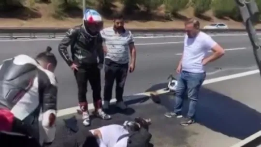 Arkadaşı bir an olsun yalnız bırakmadı