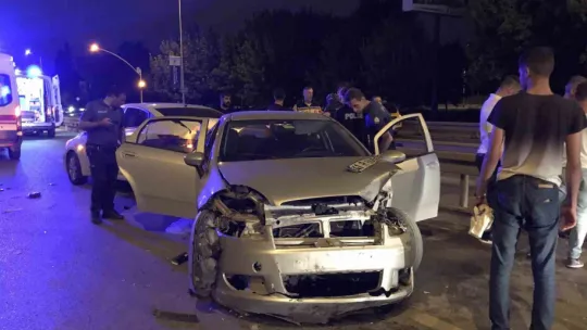 Kazada kopan tekerlek başka kazaya sebep oldu: 2 yaralı