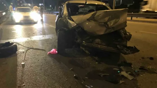 Kazada kopan tekerlek başka kazaya sebep oldu: 2 yaralı