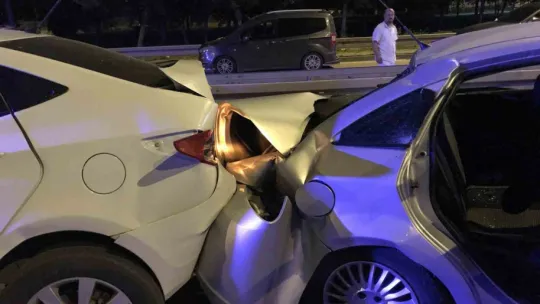 Kazada kopan tekerlek başka kazaya sebep oldu: 2 yaralı