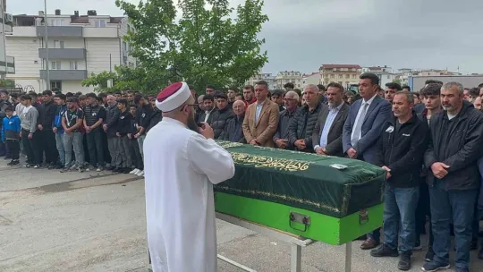 Kazada ölen 17 yaşındaki futbolcu son yolculuğuna uğurlandı