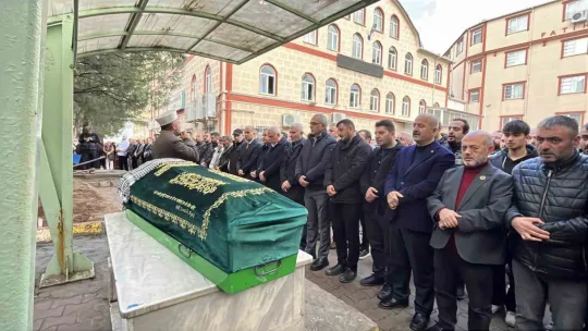 Kazada ölen Miraç İslam, gözyaşlarıyla defnedildi