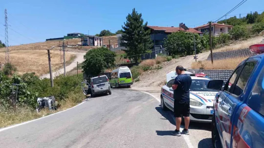 Kazadan kaçmak istedi, otomobili devrildi: 2 yaralı