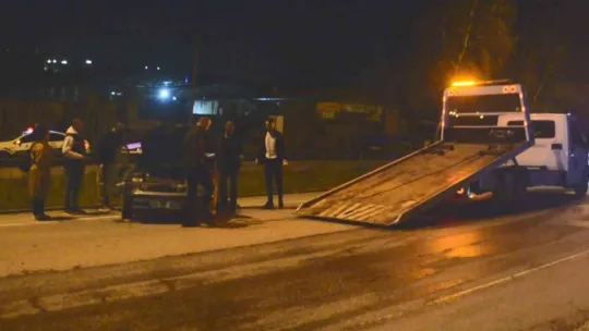 Kazaya karışan otomobil su kanalına düştü: 1 yaralı!