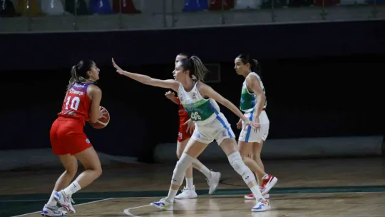 İzmit Belediyespor nihayet galip geldi: 65-52