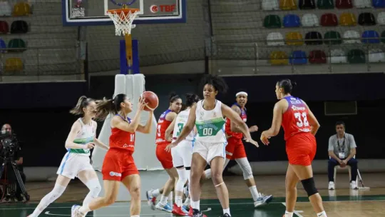 İzmit Belediyespor nihayet galip geldi: 65-52
