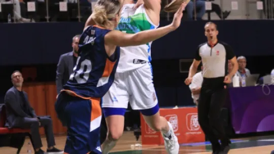 İzmit Belediyespor ilk galibiyetini aldı: 76 - 71