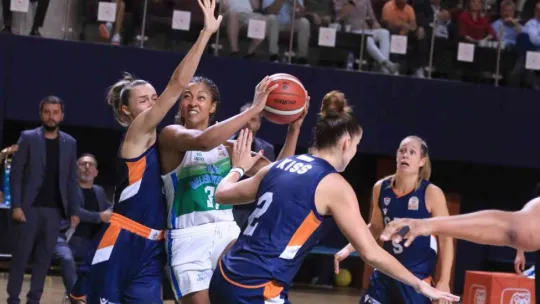 İzmit Belediyespor ilk galibiyetini aldı: 76 - 71