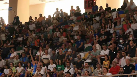 İzmit Belediyespor ilk galibiyetini aldı: 76 - 71