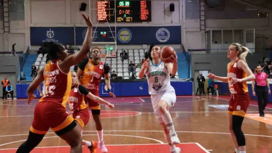 İzmit Belediyespor, evinde dağıldı: 64 - 90
