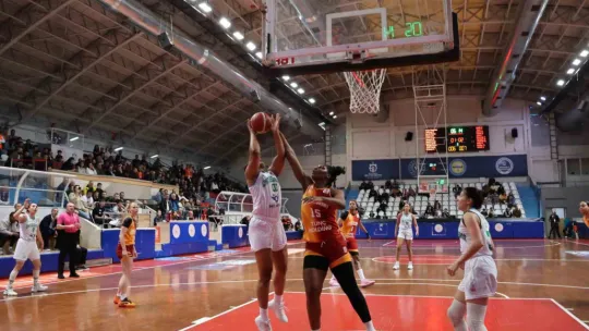İzmit Belediyespor, evinde dağıldı: 64 - 90