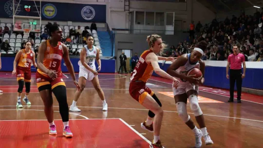 İzmit Belediyespor, evinde dağıldı: 64 - 90