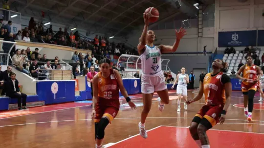 İzmit Belediyespor, evinde dağıldı: 64 - 90