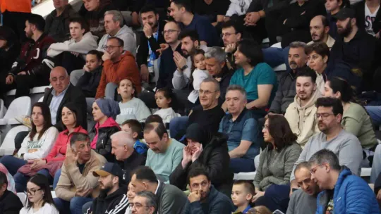 İzmit Belediyespor, evinde dağıldı: 64 - 90