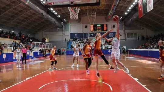 İzmit Belediyespor, evinde dağıldı: 64 - 90