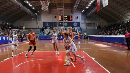 İzmit Belediyespor, evinde dağıldı: 64 - 90