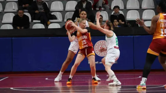İzmit Belediyespor, evinde dağıldı: 64 - 90
