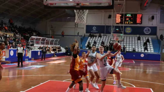 İzmit Belediyespor, Play-Off'a veda etti: 75 - 78