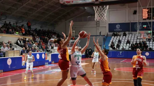 İzmit Belediyespor, Play-Off'a veda etti: 75 - 78