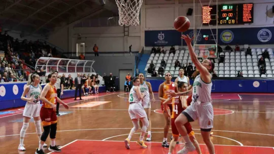 İzmit Belediyespor, Play-Off'a veda etti: 75 - 78