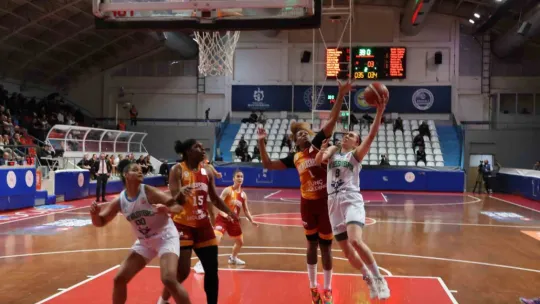 İzmit Belediyespor, Play-Off'a veda etti: 75 - 78