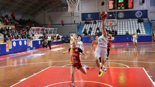 İzmit Belediyespor, Play-Off'a veda etti: 75 - 78