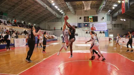 İzmit Belediyespor yine mağlup oldu: 51- 60