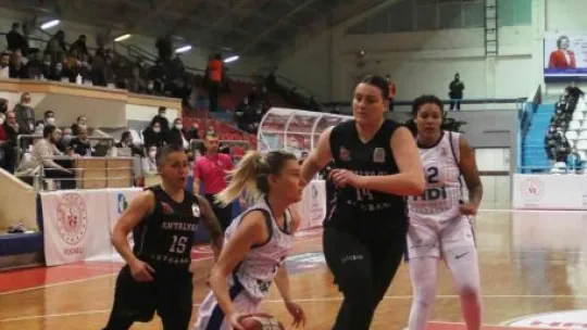 İzmit Belediyespor yine mağlup oldu: 51- 60