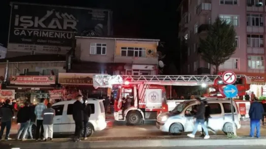 Kebap dükkanı alev alev yandı, 2 kişi hastanelik oldu
