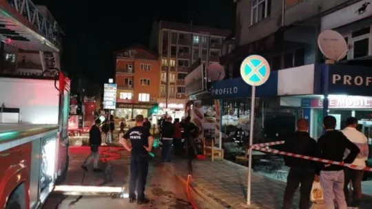 Kebap dükkanı alev alev yandı, 2 kişi hastanelik oldu