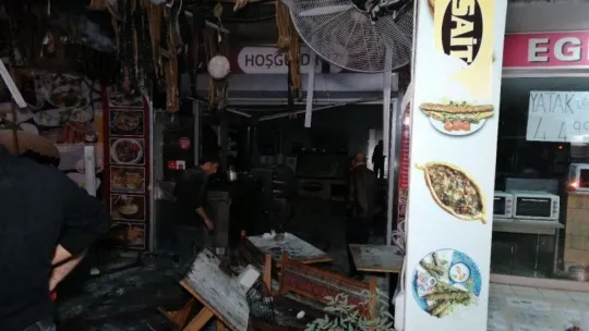 Kebap dükkanı alev alev yandı, 2 kişi hastanelik oldu