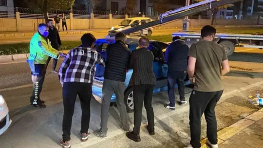 Kediyi ezmemek için manevra yapınca takla attı