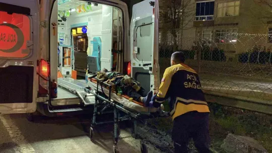Kendisi yaralı olduğu halde, tek tek arkadaşlarının sağlık durumlarını sordu