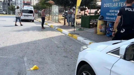 Kendisine tokat atan kişiyi bacaklarından vurdu