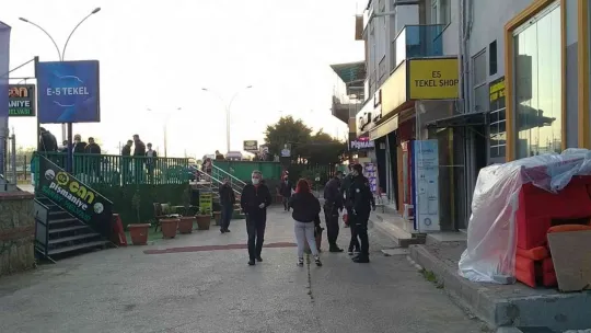 Kendisini kovalayan 3 kişi tarafından bıçaklandı