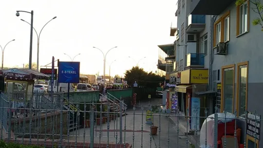 Kendisini kovalayan 3 kişi tarafından bıçaklandı