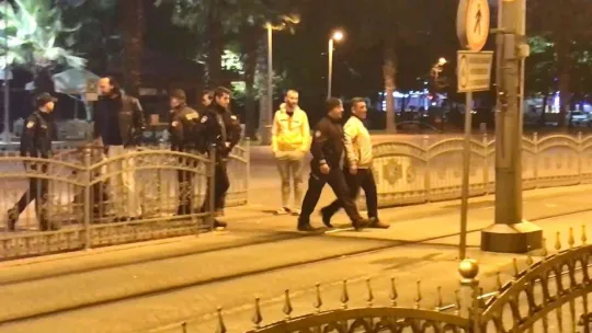 İzmit'te bıçaklı kavga! 1 yaralı!