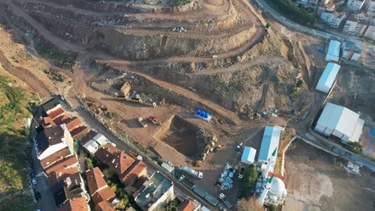 Kazılan alandan tarihi mezar çıktı
