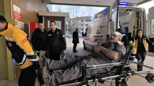 Kerestelerin üzerinden düşen işçi ağır yaralandı
