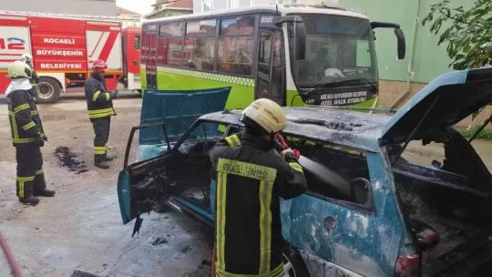 Kibritle oynayan çocuk otomobili yaktı
