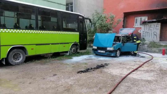 Kibritle oynayan çocuk otomobili yaktı