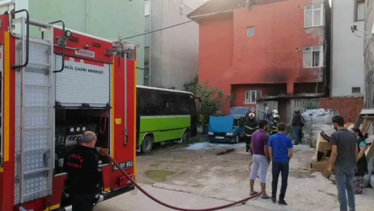 Kibritle oynayan çocuk otomobili yaktı
