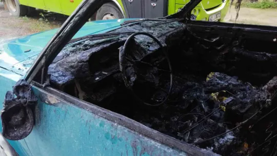 Kibritle oynayan çocuk otomobili yaktı