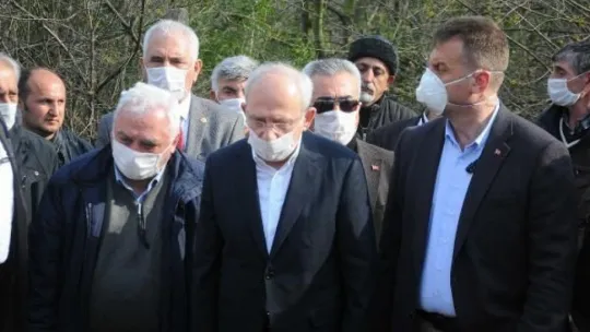 Kılıçdaroğlu kız kardeşini son yolculuğuna uğurladı!
